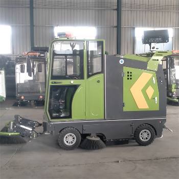 環(huán)保霧炮型純電動(dòng)四輪掃路車源頭廠家