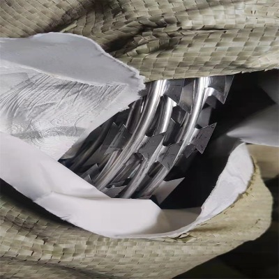 武漢鍍鋅刀片刺絲滾籠廠家棗陽浸塑刺繩網(wǎng)