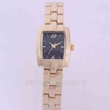 �̓r���Еr��Ůʽ�Ͻ���NʯӢ�ֱ��ߙn���eƷ��������b��