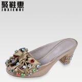 ����(y��ng)�����������Ҹ���ƽ��ŮʽЬ��Ь(�D)