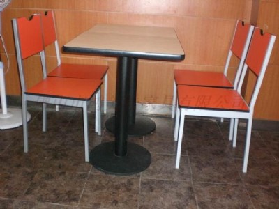 鋼木餐桌椅價格,餐廳常用鋼木餐桌椅廠家直銷
