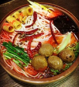 ����ӛ�׾������M(f��i)�Ƕ�����ɫ�׾��B�i����