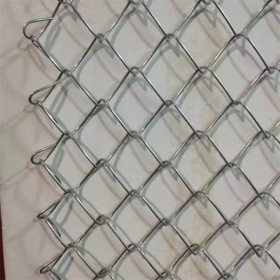 河北礦用菱形錨網廠家供應南平足球場鐵絲網龍巖家用圈羊隔離網