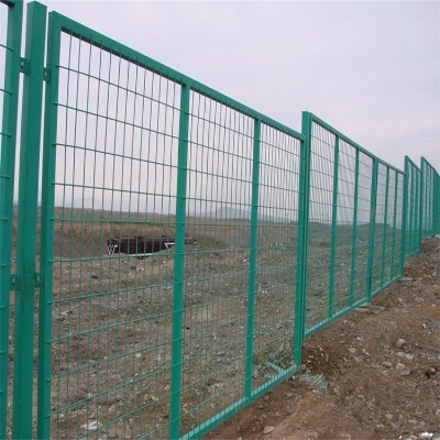 河北飛機場護欄網廠家供應鄭州鋼板網護欄開封雙層綠色防拋網