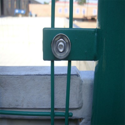 河北鋼絲隔離網廠家供應青銅峽倉庫車間隔離網福建廠區圍欄