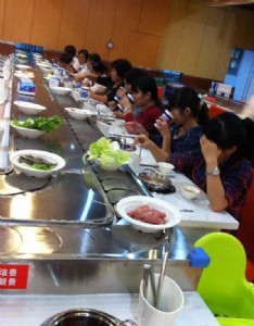 鄭州旋轉火鍋設備制造商 鄭州回轉火鍋設備服務好