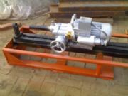 手拿自來水鉆孔機