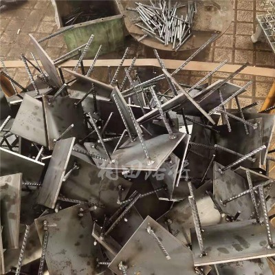 人行道鑄鐵護(hù)欄支架 高鐵站臺(tái)欄桿支撐架 不銹鋼牛角架